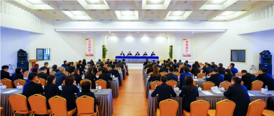 尊龙凯时集团召开干部大会：宣布总经理调整