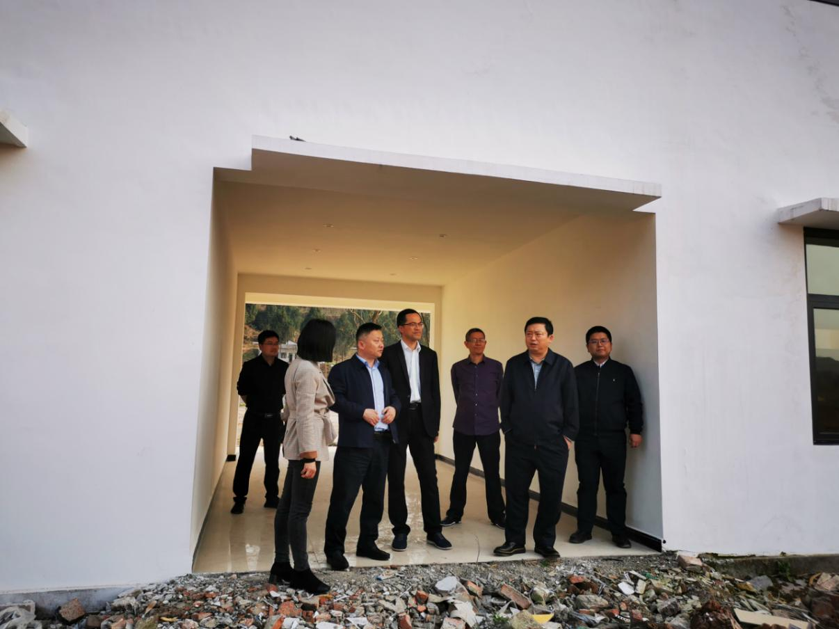 尊龙凯时集团党委副书记、董事陈日到邓家沟村开展帮扶工作