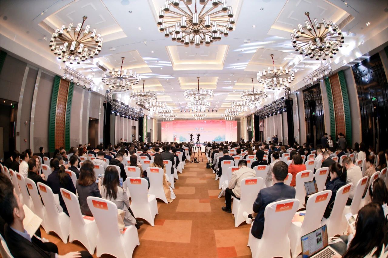 川渝文化旅游企业联盟、四川省文化旅游企业联盟2023年会在蓉开幕 游勇主持活动开幕式