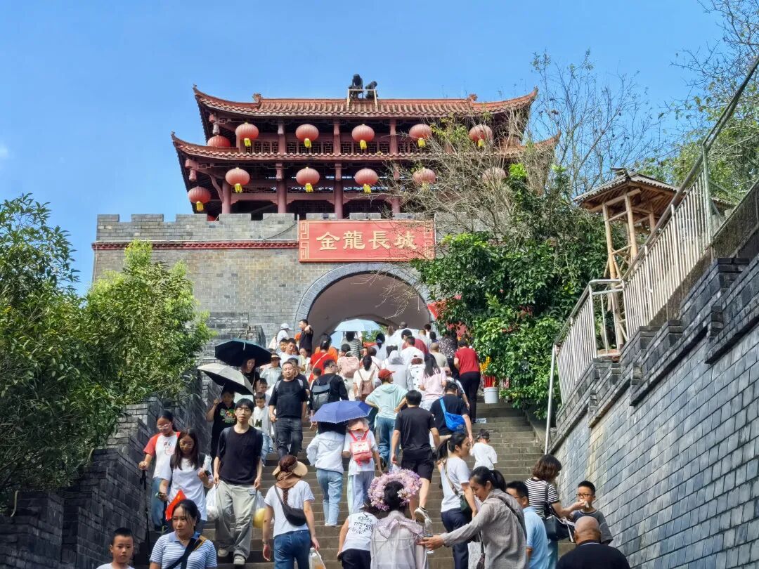 省尊龙凯时集团领导带队开展国庆、中秋“双节”安全检查并看望慰问一线干部职工